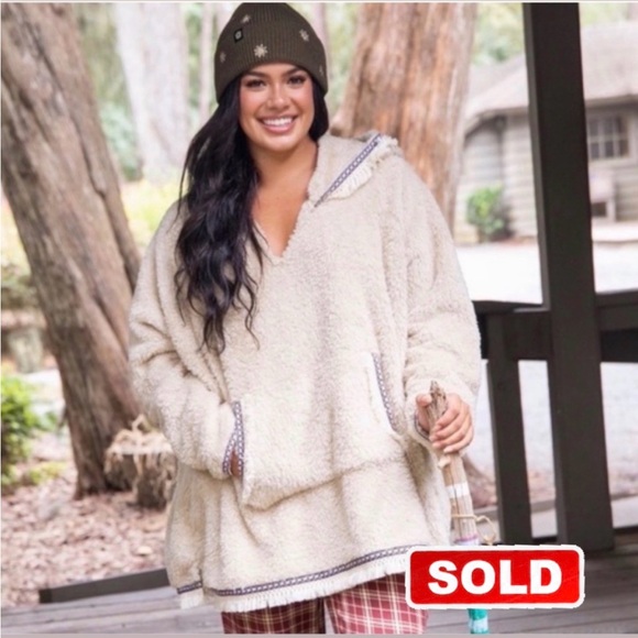 NATURAL LIFE Other - NATURAL LIFE SHERPA BLANKET HOODIE one size